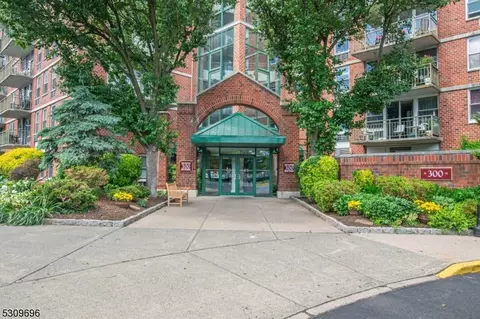 300 Main St #702, Little Falls, NJ 07424