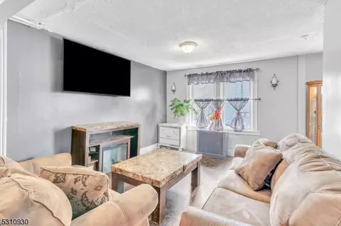101 Pink St, Hackensack, NJ 07601 photo 5