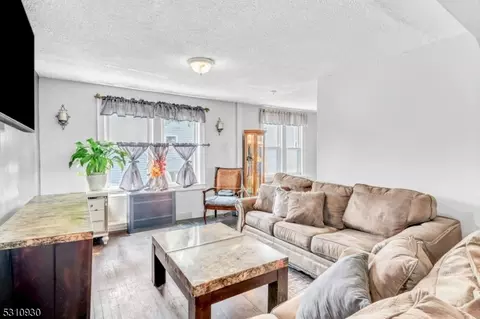 101 Pink St, Hackensack, NJ 07601 photo 4