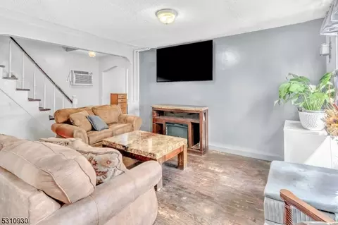 101 Pink St, Hackensack, NJ 07601 photo 6