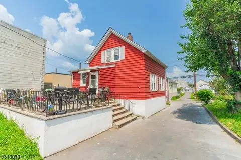 101 Pink St, Hackensack, NJ 07601 photo 17