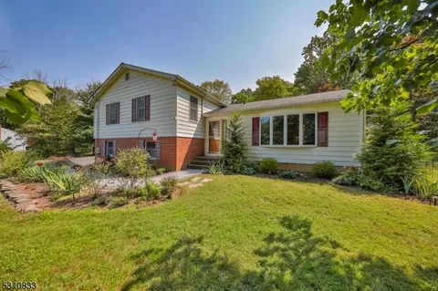 17 Bickel Rd, Washington, NJ 07882