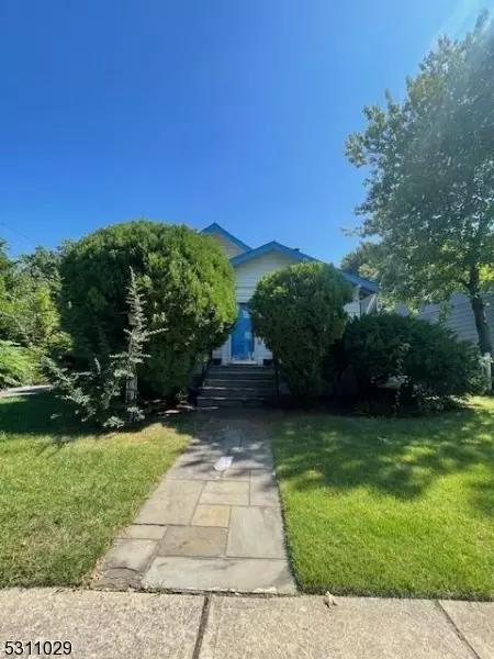 18 Meadowbrook Rd, Maplewood, NJ 07040