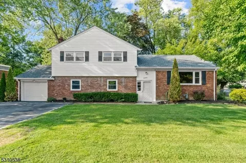 690 Vail Rd, Parsippany-troy Hills Twp, NJ 07054