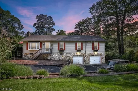 308 Mountainside Dr, Vernon Twp, NJ 07422