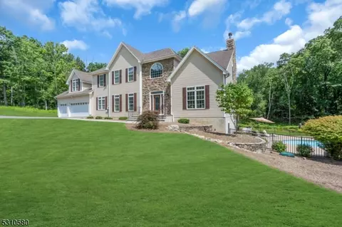 4 Mountain Ter, Columbia, NJ 07832