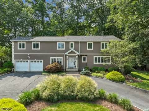 38 Blackstone Dr, Livingston, NJ 07039