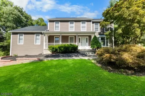 35 Saint Andrews Dr, Washington, NJ 07882