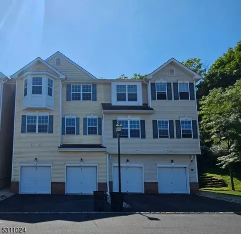83 Conover Ter, Lebanon, NJ 08833