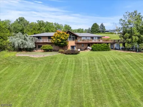 12 Possum Hollow Run, Clinton Twp, NJ 08801