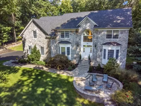 88 Hearthstone Dr, West Milford, NJ 07480
