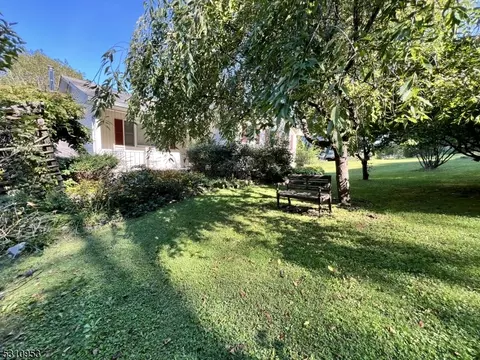283 Rudetown Rd, Hamburg, NJ 07419