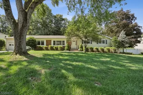 3 Pin Oak Rd, West Caldwell, NJ 07006