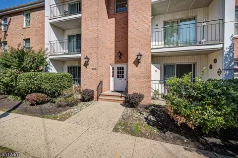 560 Cross St #1B, Harrison, NJ 07029