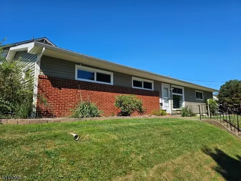 2 Joseph St, Phillipsburg, NJ 08865