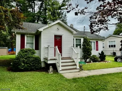 3 Meadow Ln, Jefferson, NJ 07438