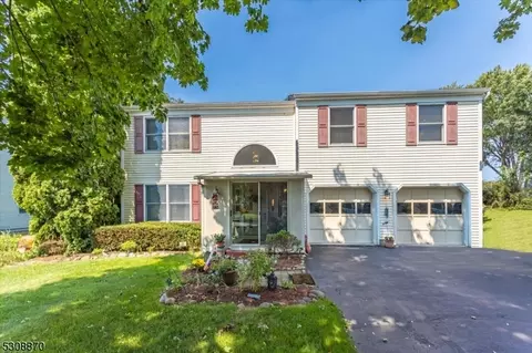 923 Liberty St, Belvidere, NJ 07823