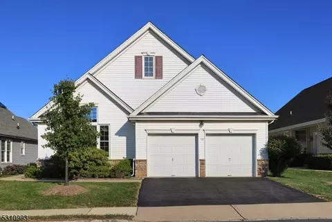 12 Hancock Pl, Franklin Twp, NJ 08873