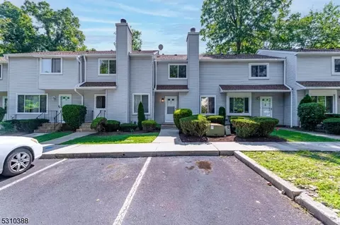 82 Woodland Dr, Roselle, NJ 07203
