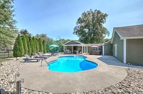39 N Branch River Rd, Somerville, NJ 08876