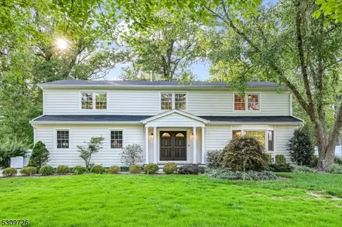 29 Wingate Dr, Livingston, NJ 07039