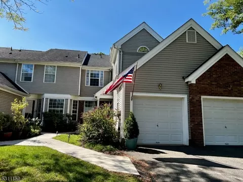 4 Clover Ct, Whitehouse Station, NJ 08889