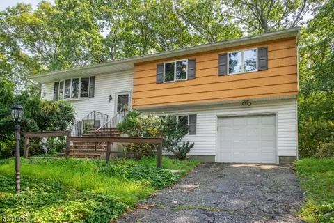 29 Reality Dr, Kinnelon, NJ 07405