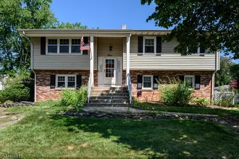 3 Periwinkle Ln, Hamilton, NJ 08619