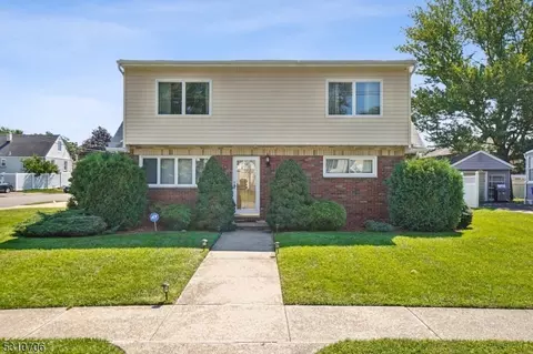 65 Greene Ave, Totowa, NJ 07512