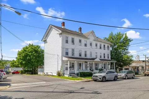 19 E Church St, Washington, NJ 07882