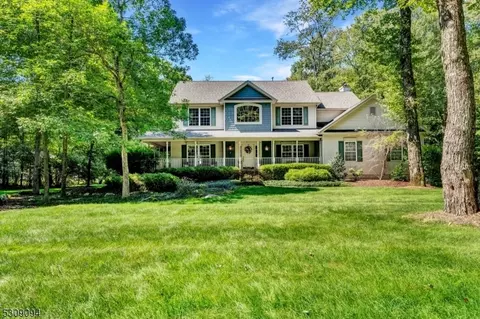 4 Crystal Rock Rd, Sparta, NJ 07871