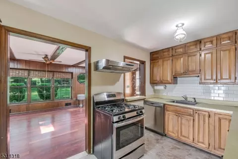 151 Pines Lake Dr, Wayne, NJ 07470 photo 17