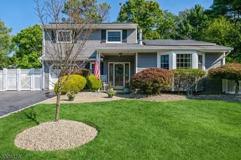 97 Ivy Ln, Bridgewater, NJ 08807