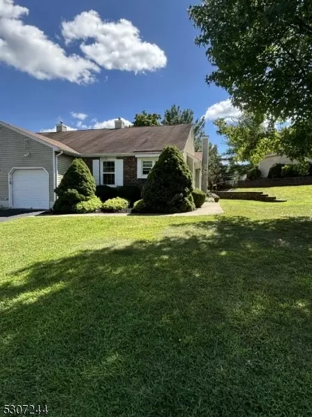 22 Arapaho Trl, Somerville, NJ 08876