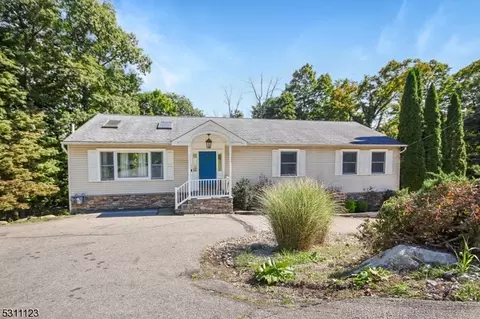 34 Post Brook Rd, West Milford, NJ 07480