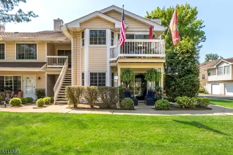 27 Foxwood Ct, Bedminster, NJ 07921