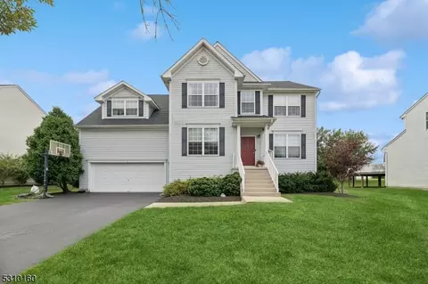 3 Kingstone Ln, East Windsor Twp, NJ 08520
