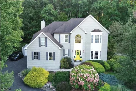 6 Skyler Ct, Jefferson, NJ 07438