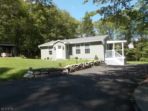 5 Wood Ct, Newton, NJ 07860