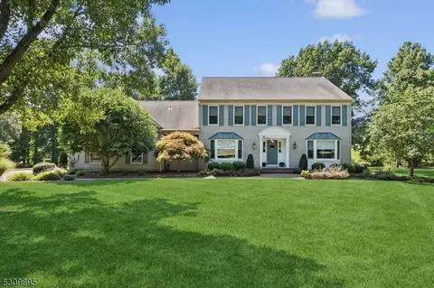 806 Devon Ln, Branchburg, NJ 08853