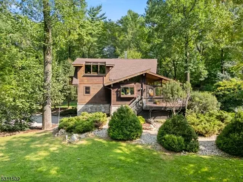 151 Summerfield Rd, Belvidere, NJ 07823