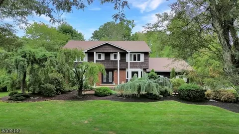 4 Rennes St, Montville Twp, NJ 07058