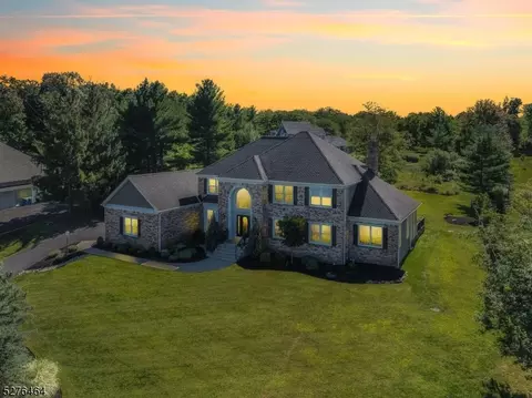 4 Fairacres Dr, Bridgewater, NJ 08807