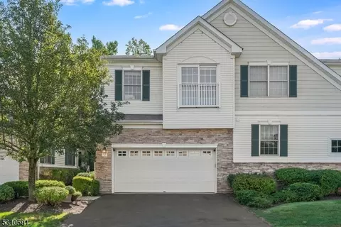 55 Pacio Ct, Roseland, NJ 07068