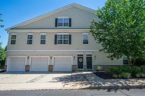 209 Stone Creek Ct, Whippany, NJ 07981