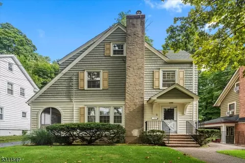 8 Howard St, Verona, NJ 07044