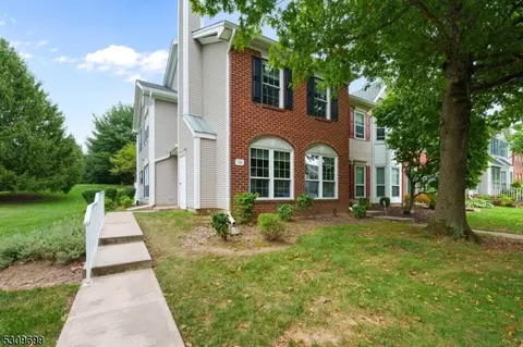 76 Balboa Ln, Franklin Park, NJ 08823