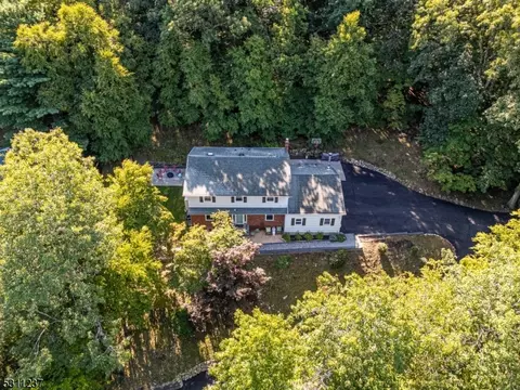 2 Lamar Dr, Denville, NJ 07834
