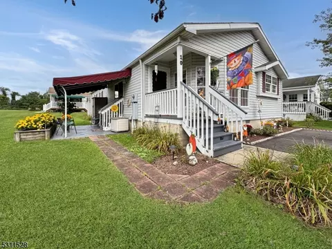 10 Rosewood Ter, Belvidere, NJ 07823