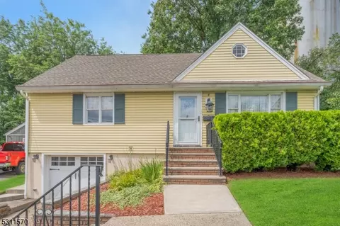 5 Reservoir Ct, Wallington, NJ 07057